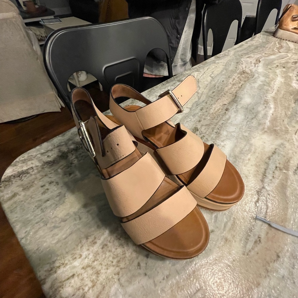 Naturalizers platform sandals